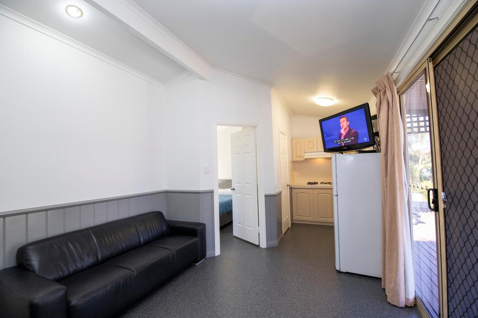 Karrinyup Waters Resort Perth Room photo